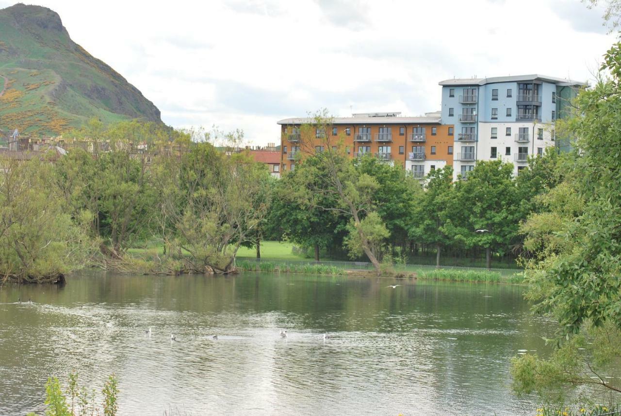 Lochend Park View Apartment Edinburgh Exterior photo